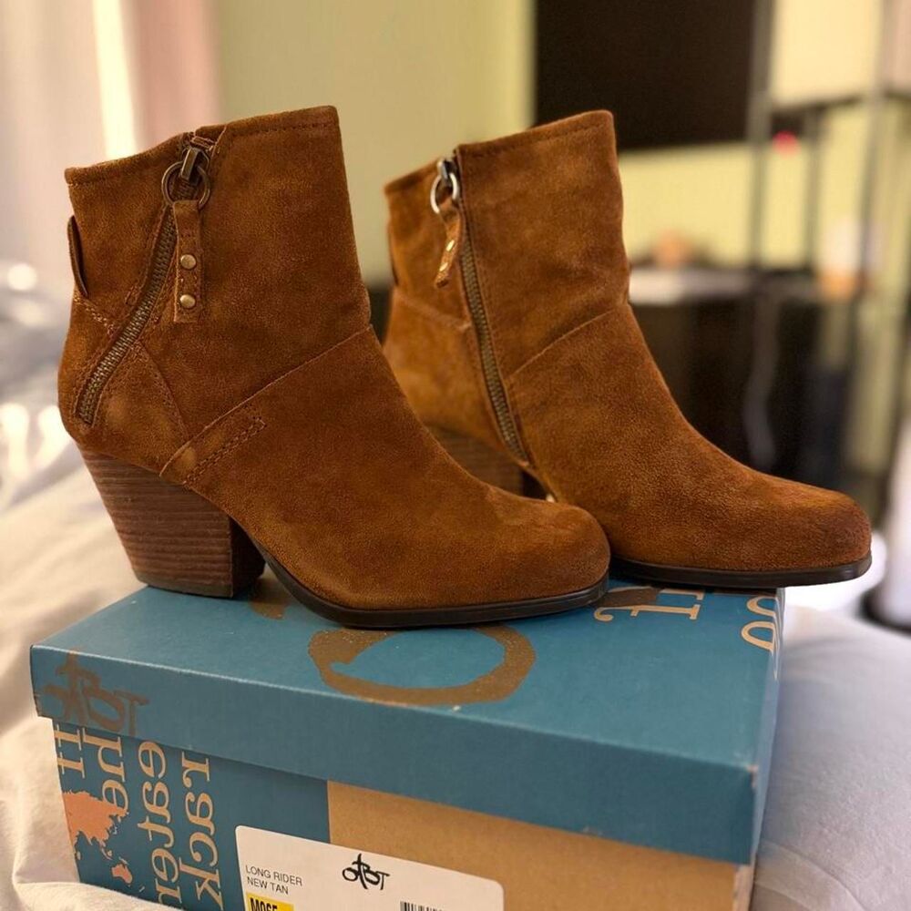 Otbt Women's Brown and Tan Boots